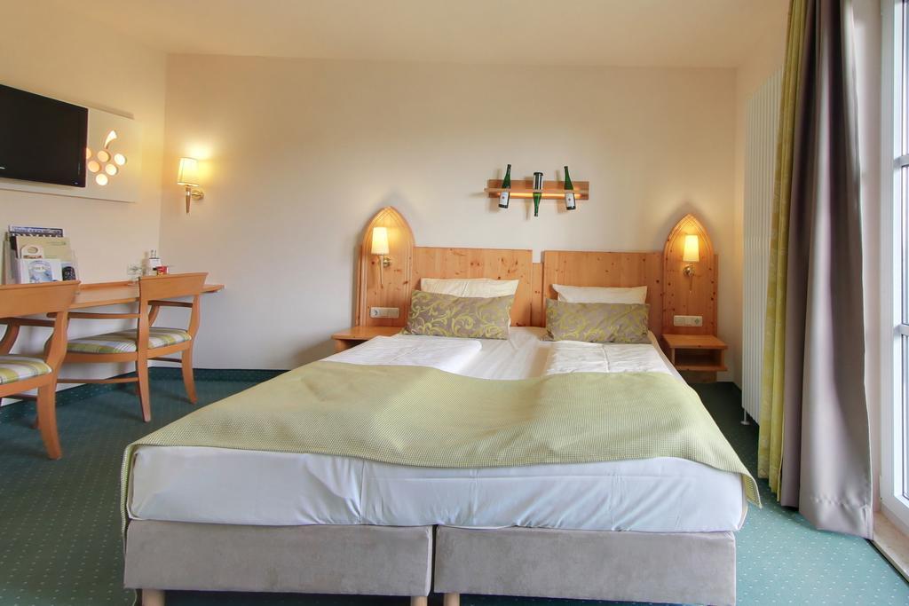 Akzent Waldhotel Rheingau Geisenheim Exteriör bild